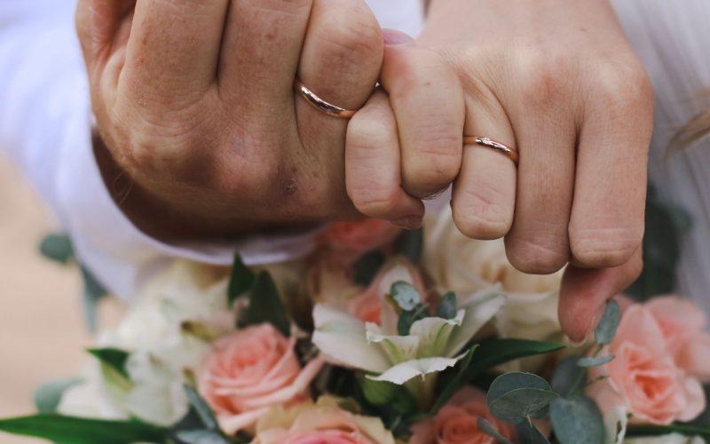 Building a Strong Marriage: Biblical Principles for a Healthy and Lasting Relationship